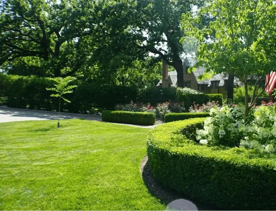 garden hedge design Kansas City